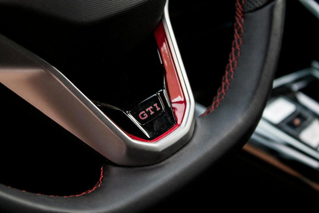 COUVERCLE DE VOLANT UNIVERSERLLE EN CUIR PERFORE POUR UNE MEILLEURE CONDUITE